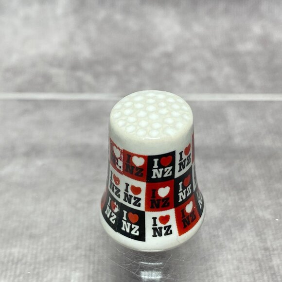 Ceramic "I Love NZ" Souvenir Thimble With Black & Red Checkered Design - Picture 2 of 10